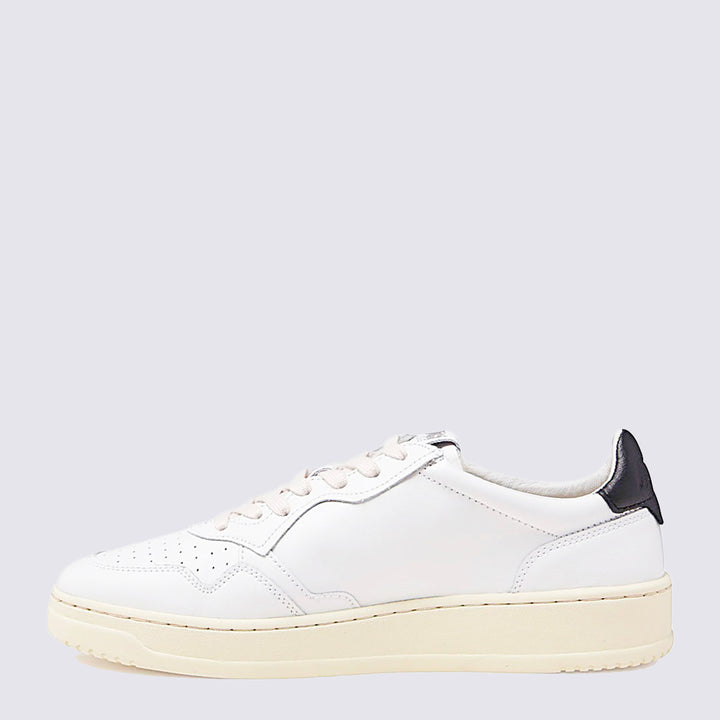 Autry Sneakers - White/black | 76b2f3d70017f0b3143a2f0e359276bd04cfee67