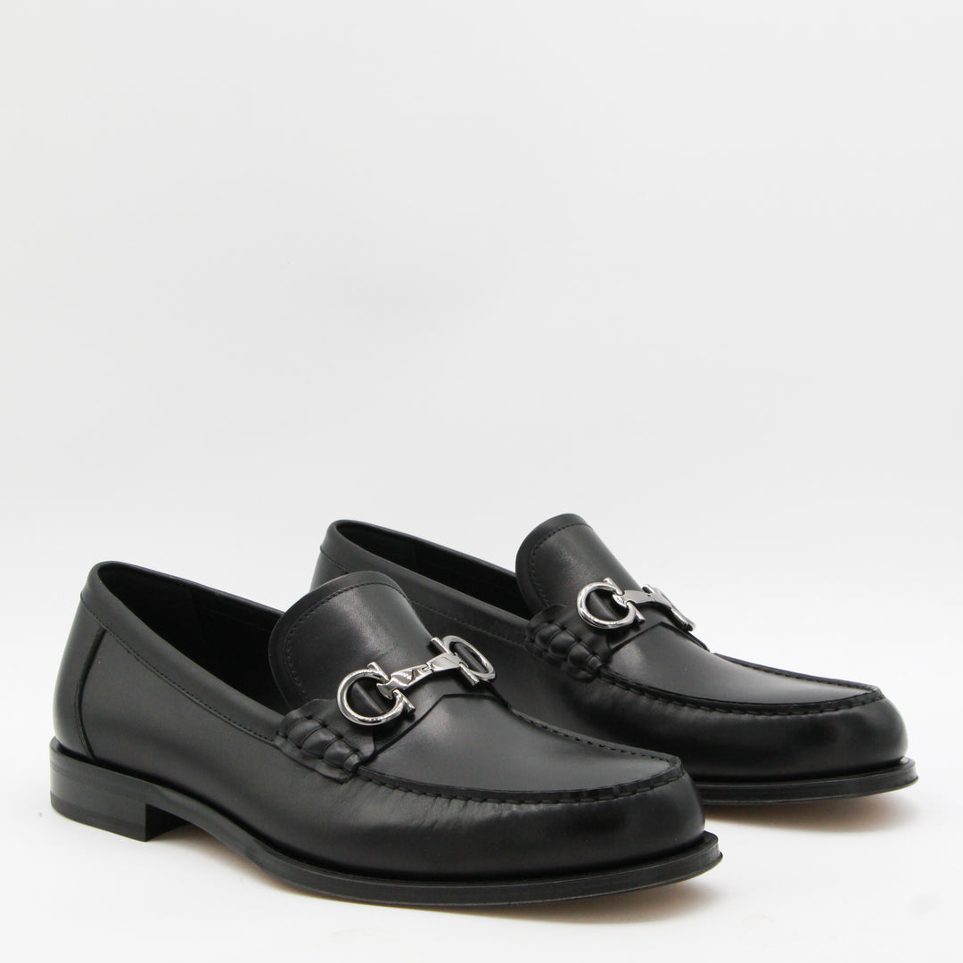 Ferragamo Flat shoes - Black | bbcf80d8f025aff2d97362791bed081854c7066f