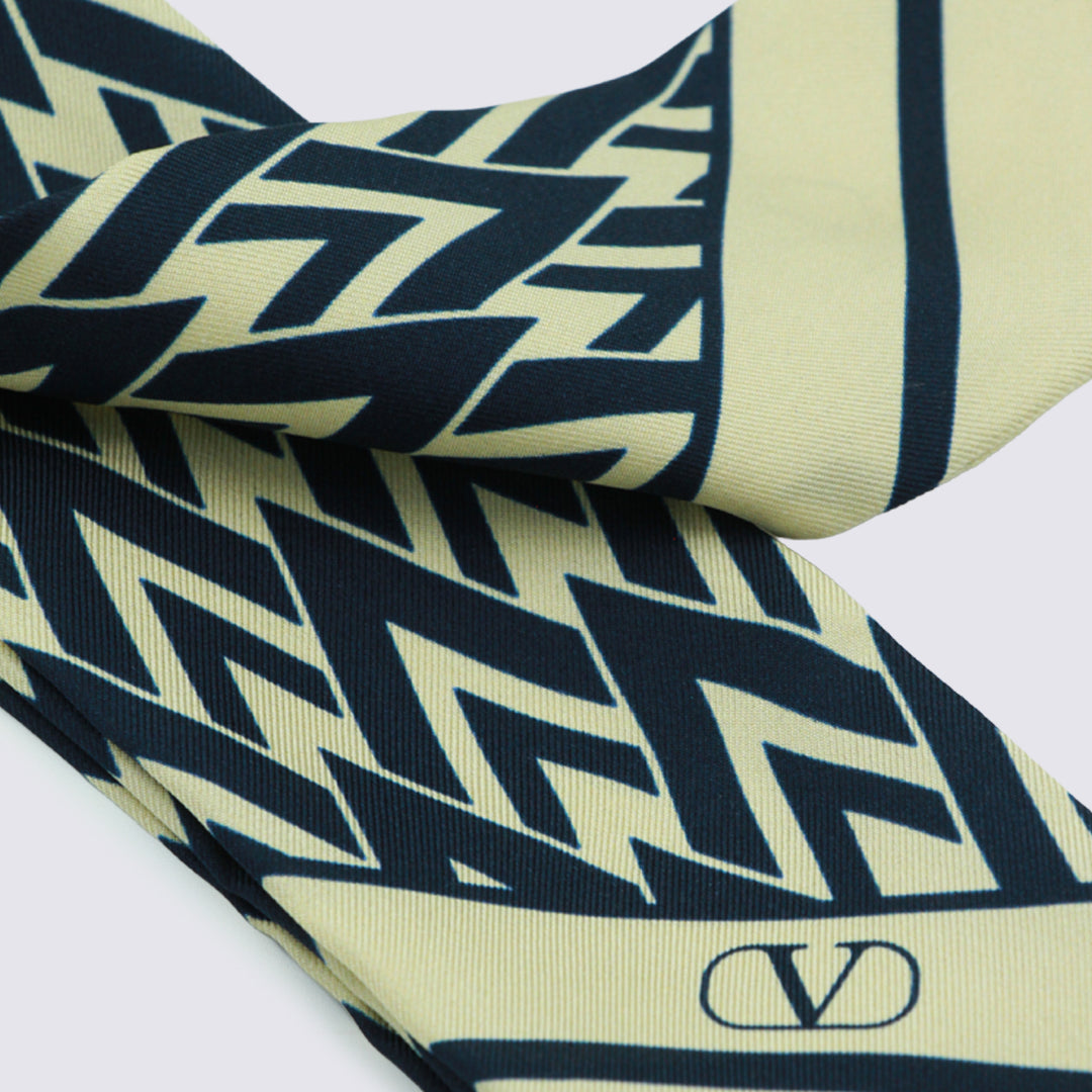Valentino Garavani Scarfs - AVORIO/BLU NAVY | a093818ef205591f1abebd3358a8c6255c28cc56