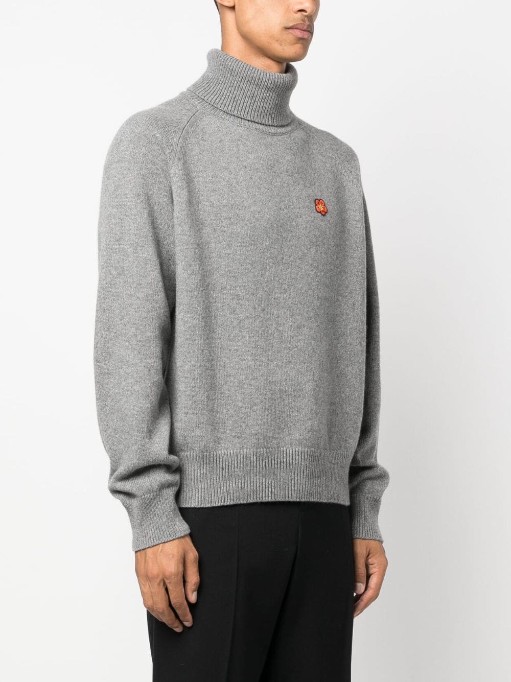 Wool turtleneck sweater with boke flower