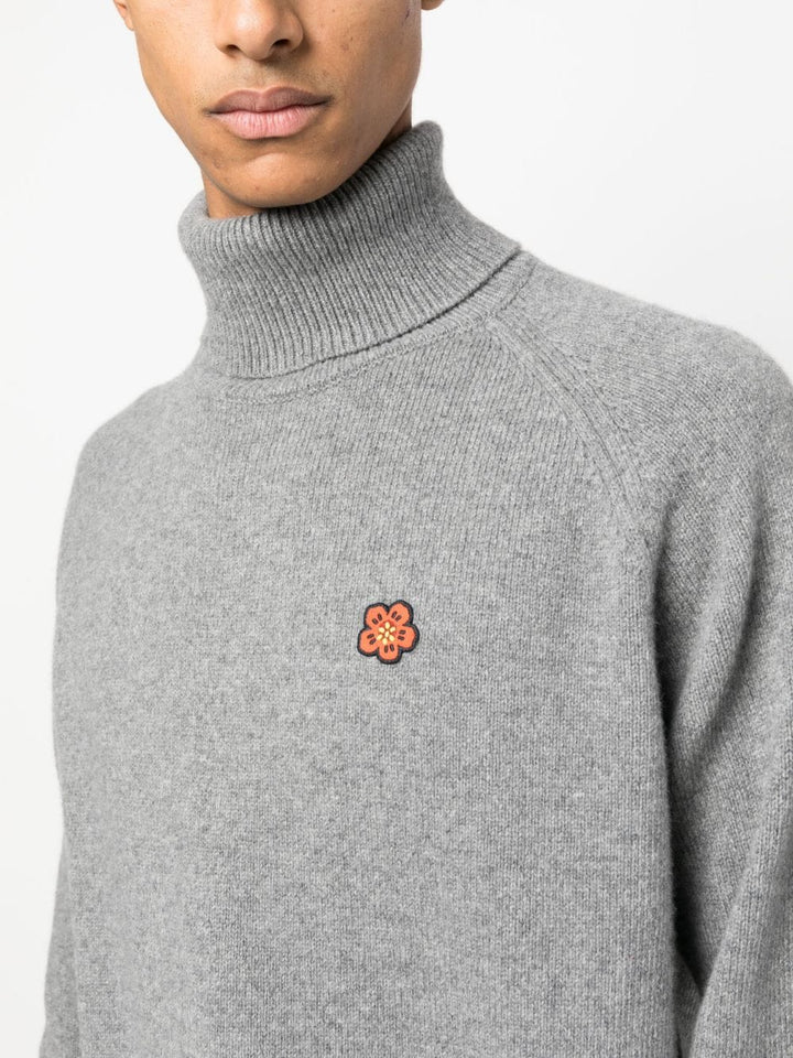 Wool turtleneck sweater with boke flower