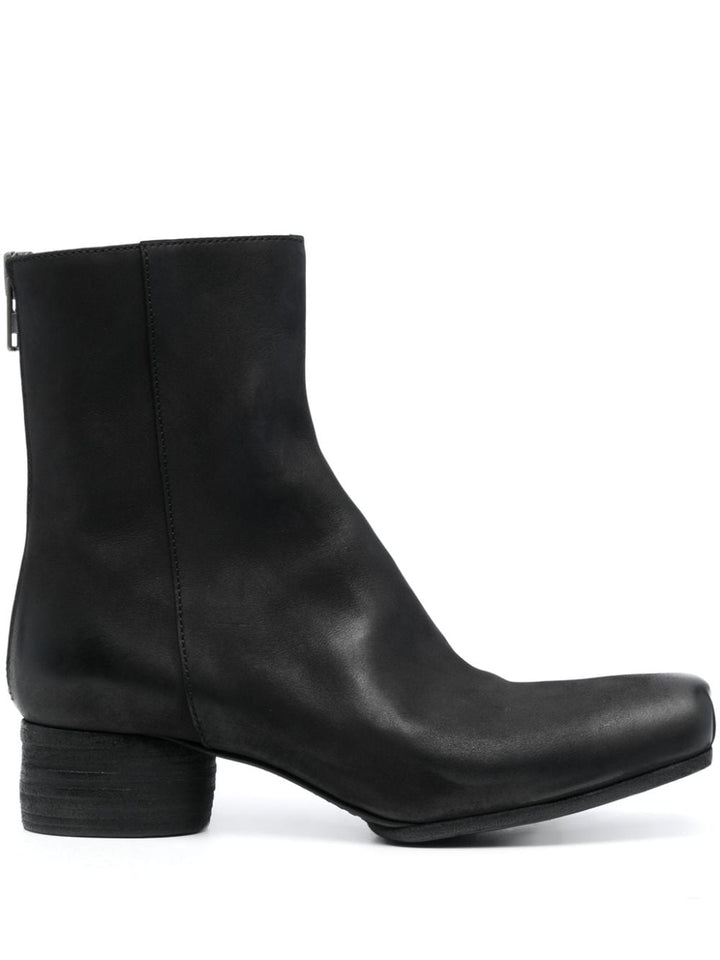 Ankle boots with zip