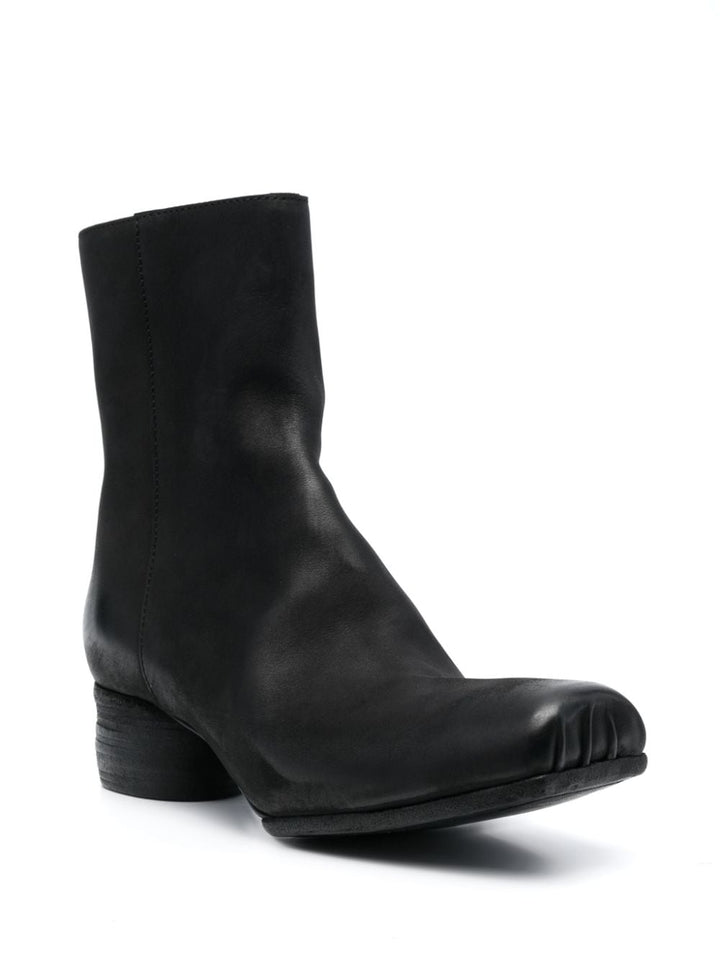 Ankle boots with zip