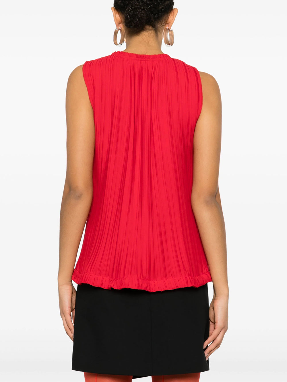 Sleeveless pleated blouse