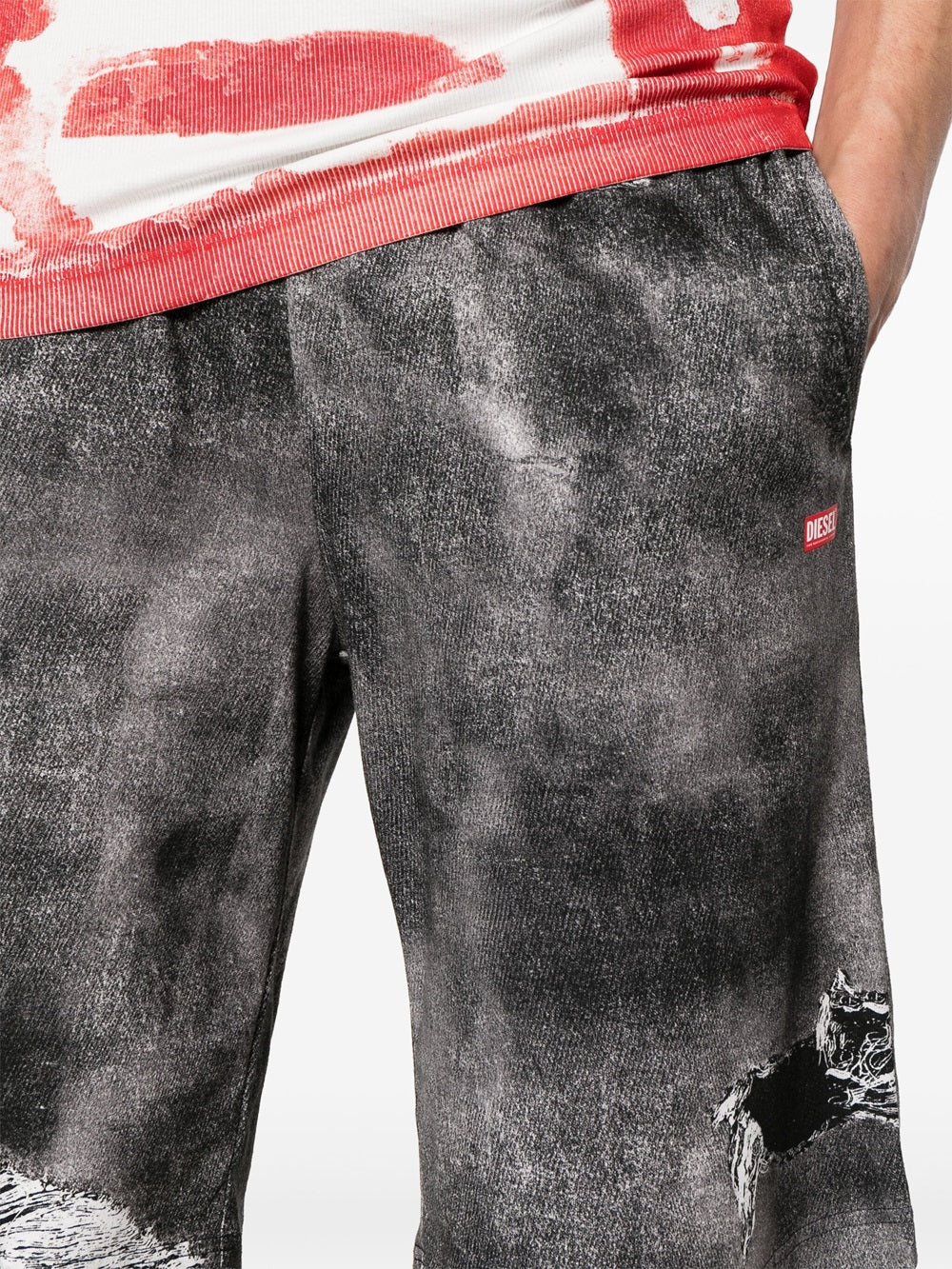 cotton sports shorts with distressed effect print