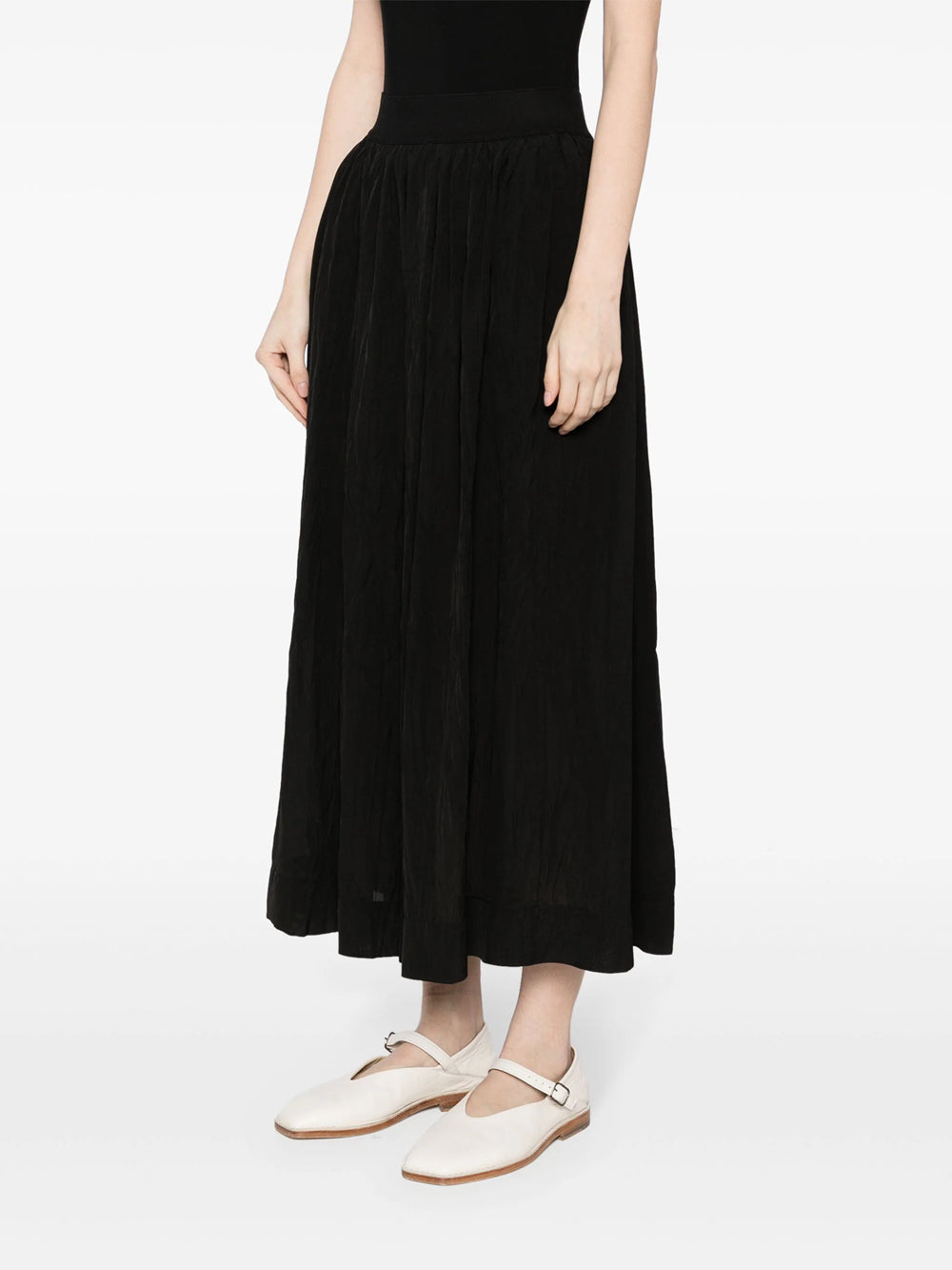 Long skirt with pleats