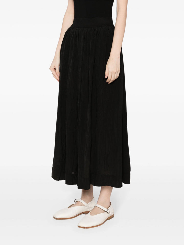 Long skirt with pleats