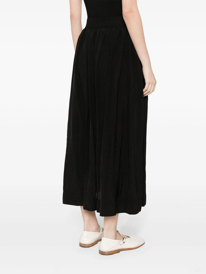 Long skirt with pleats