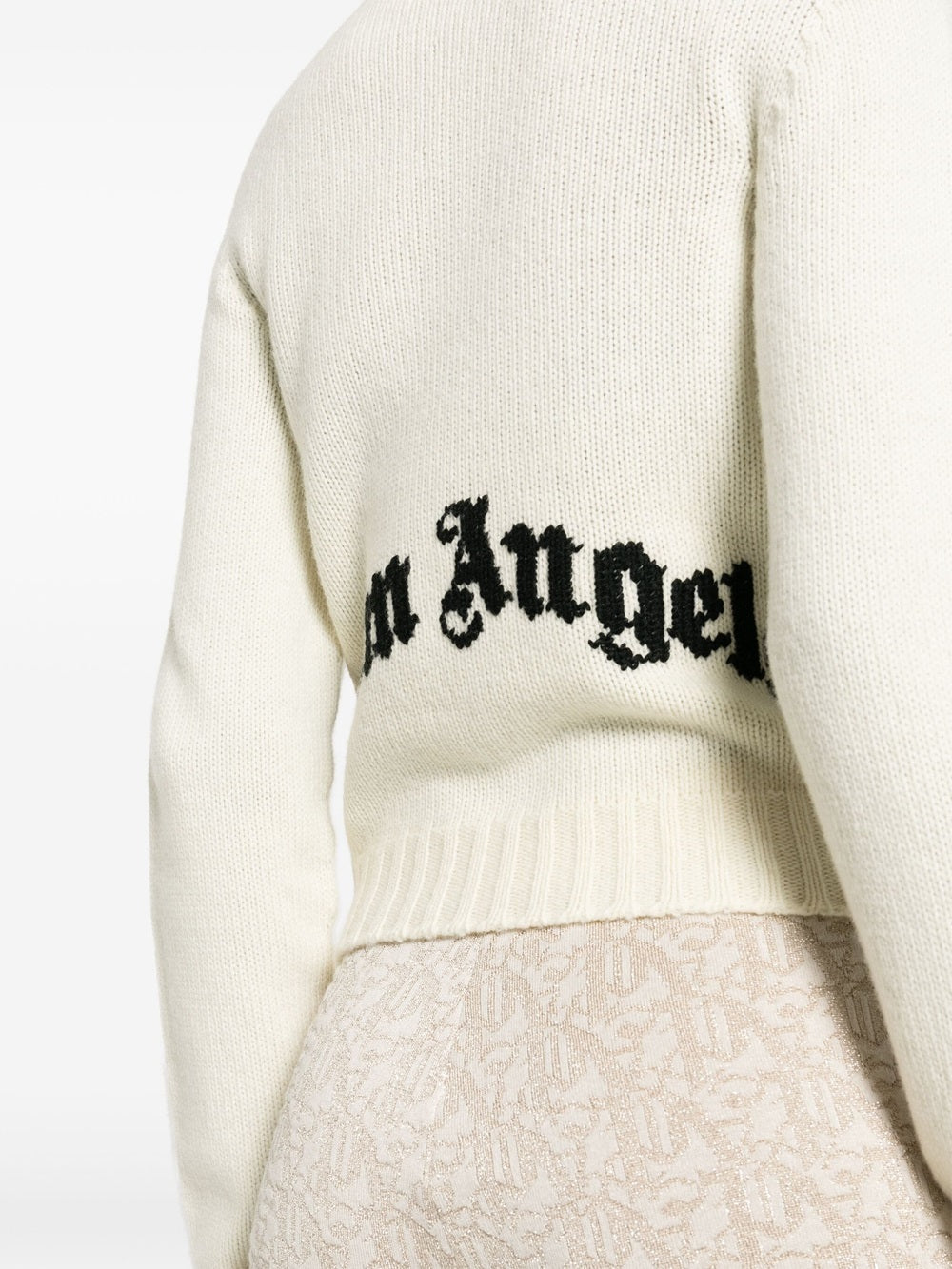 Sweater with curved logo