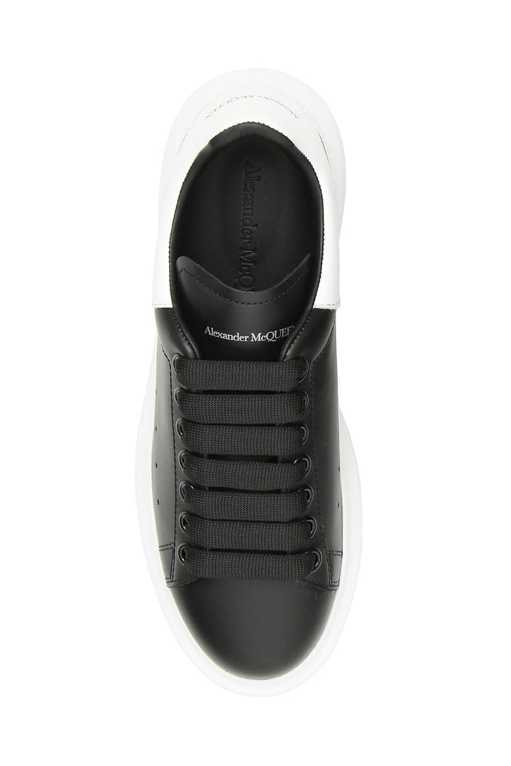 Oversize sneaker in black leather