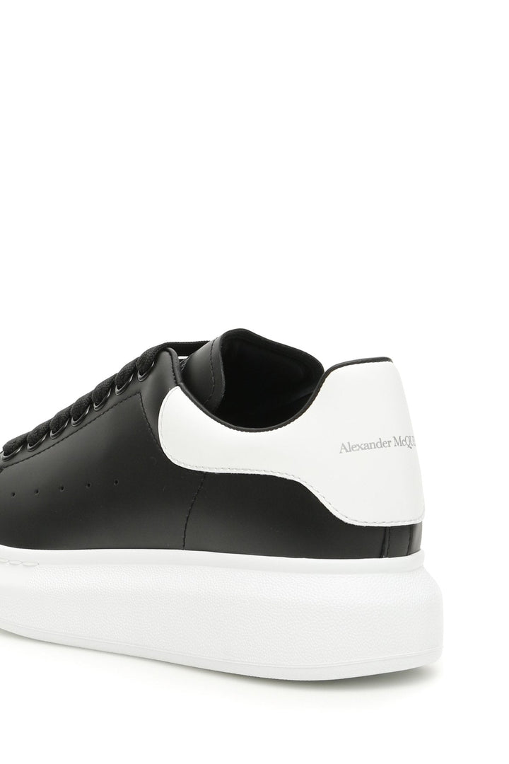 Oversize sneaker in black leather