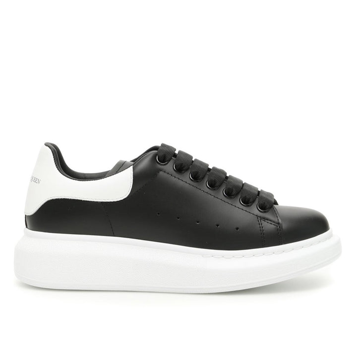 Oversize sneaker in black leather