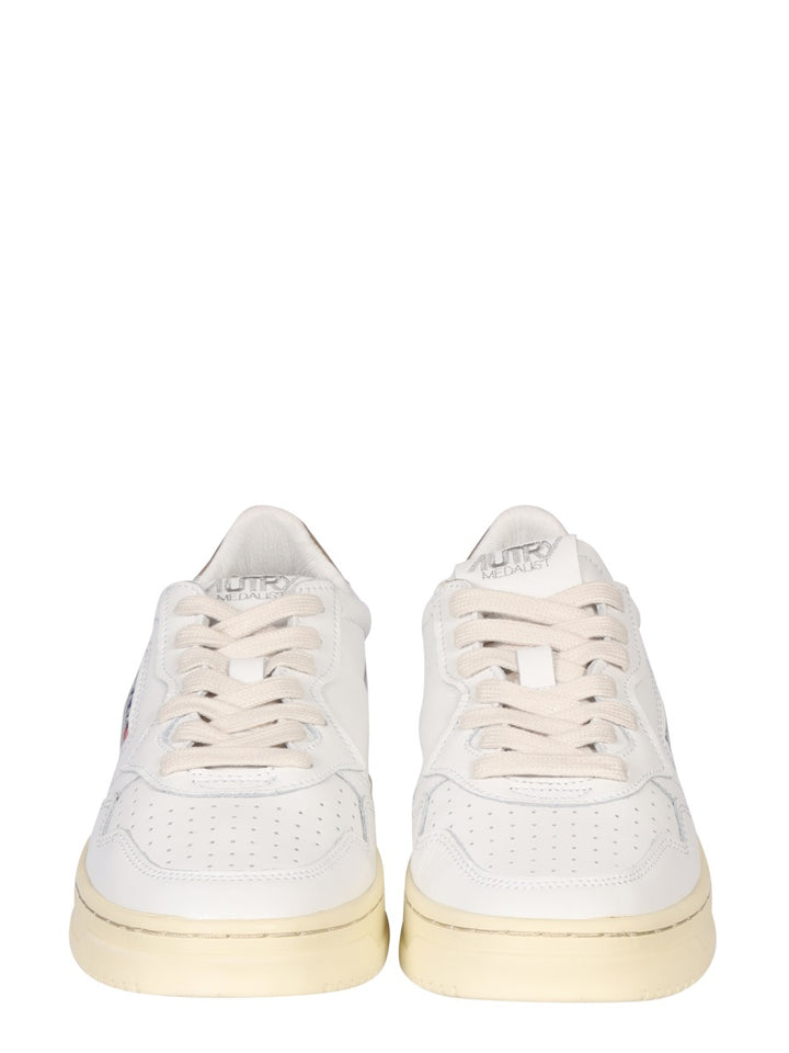 Autry Sneakers - White | f9623147b2b747b7a2b5a28d9df639a5c377608a