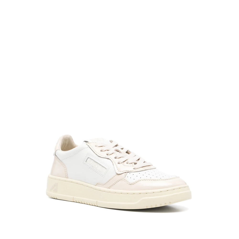 Autry Sneakers - White | 3c3cd8acad06de5839390a090805f83e4760b3f9