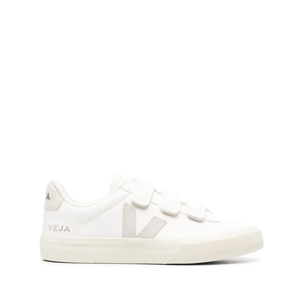 Veja Sneakers - White | fc5e698d81760c3e5f85feed291705372d18c7a1
