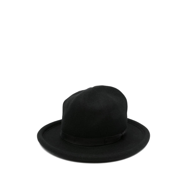 Caps Black