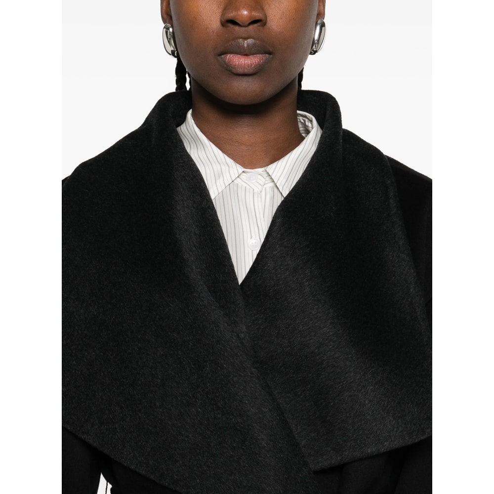 The Dynamis Studio Coats - Black | 941bfc32a1cf241c1281fa25b4125d1cfbb1db41