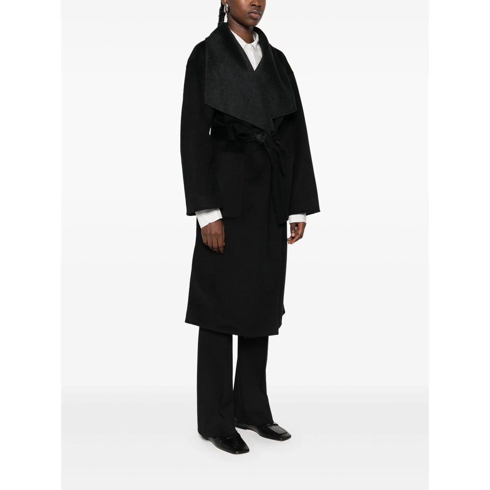 The Dynamis Studio Coats - Black | 7b678564049e990b88dd2e9ce9b29422e0d73a23