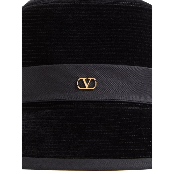 Valentino Garavani Caps - Black | 47c49af269c4ef898e6b164df58150b44857b3da