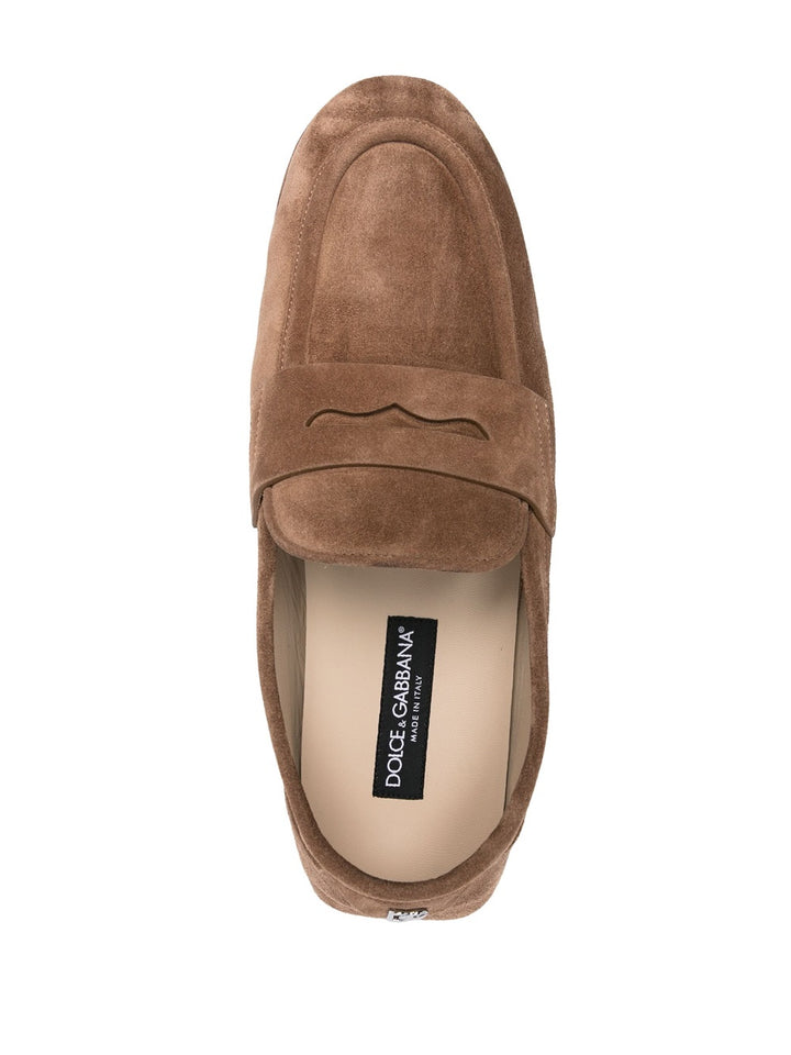 Loafers with logo plaque