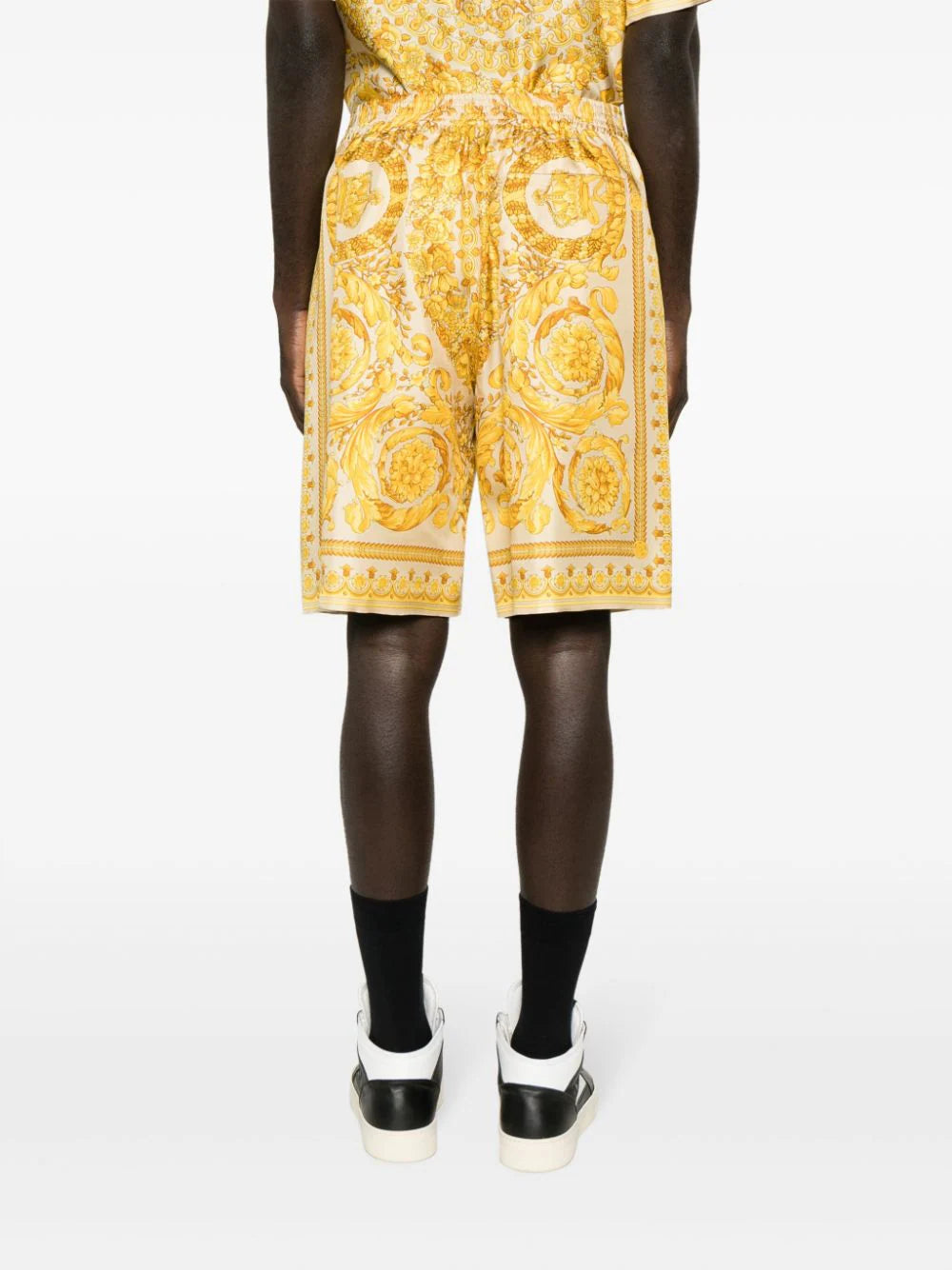 Shorts with baroque print