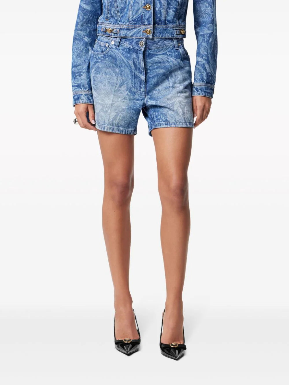 Bermuda shorts with patch