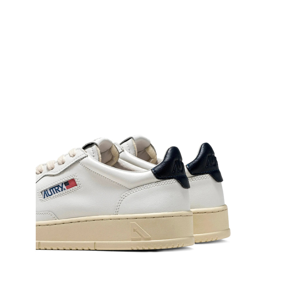 Autry Sneakers - White | ecba9bb91188d129cbdb2339ada4dddd41396852