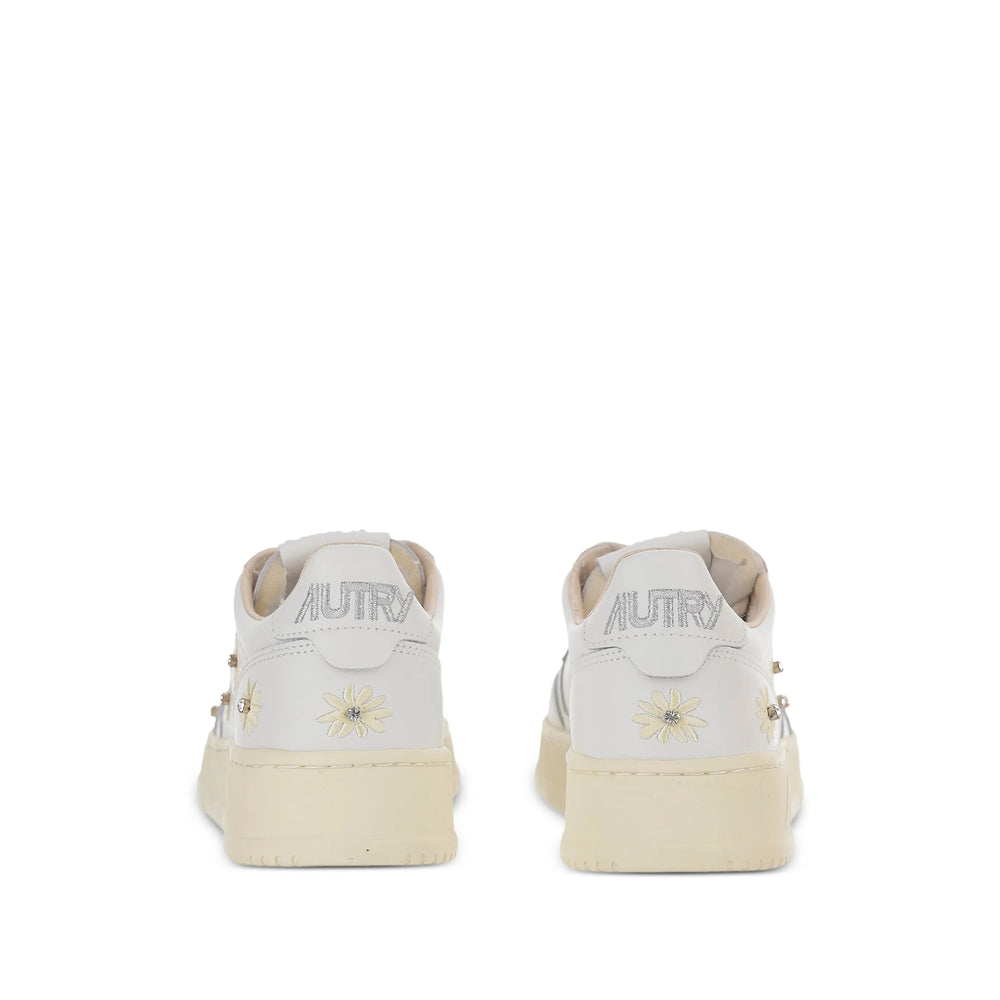 Autry Sneakers - White | e7d8ee56c80fec4b14b2b255fc08bd44db864fd5