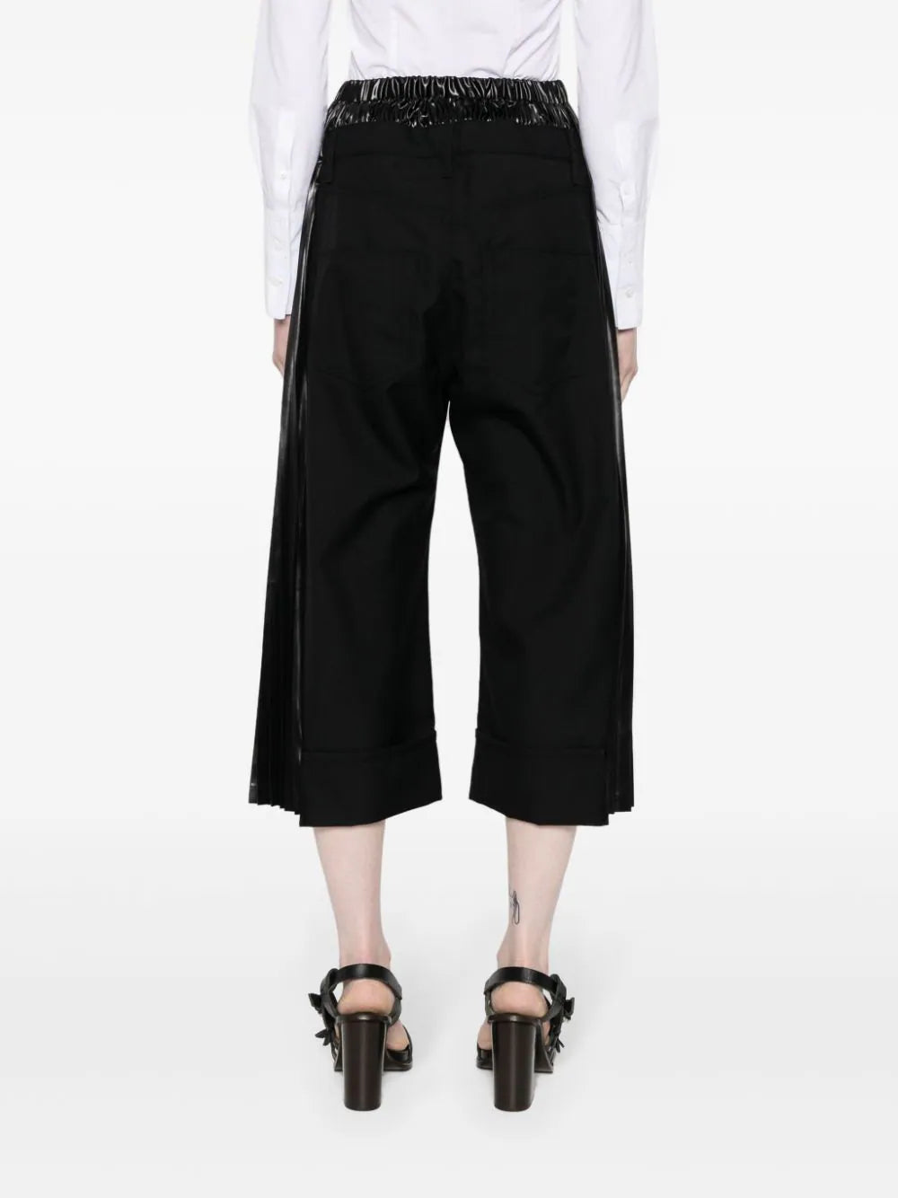 high-waisted cropped trousers