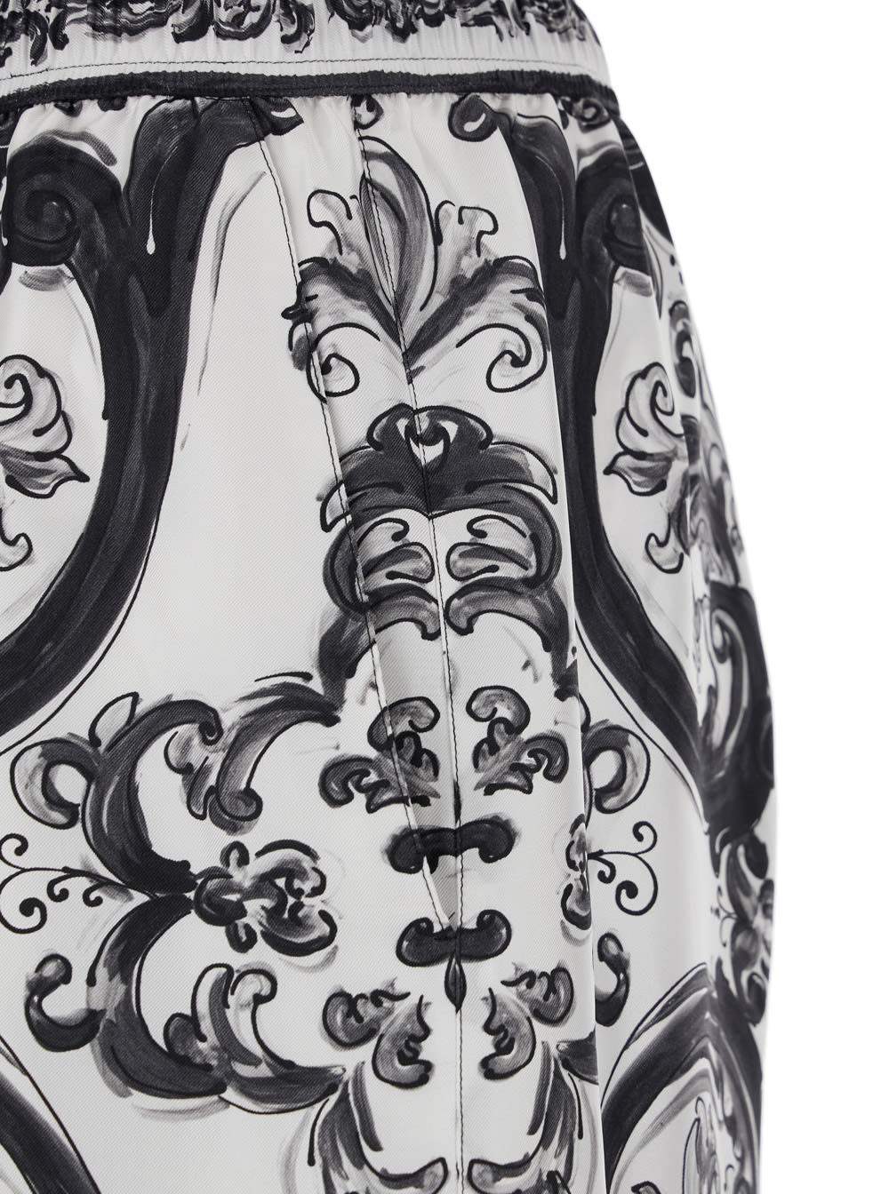 Bermuda Shorts In Silk With Majolica Print Trousers Black