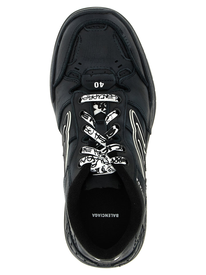 Balenciaga Hamptons Worn-Out Sneakers - Black | f3725ba8488b6029c989d4bae202c40257a89540