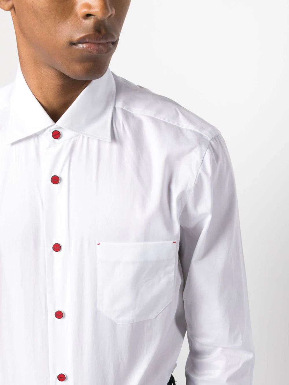 Point collar shirt