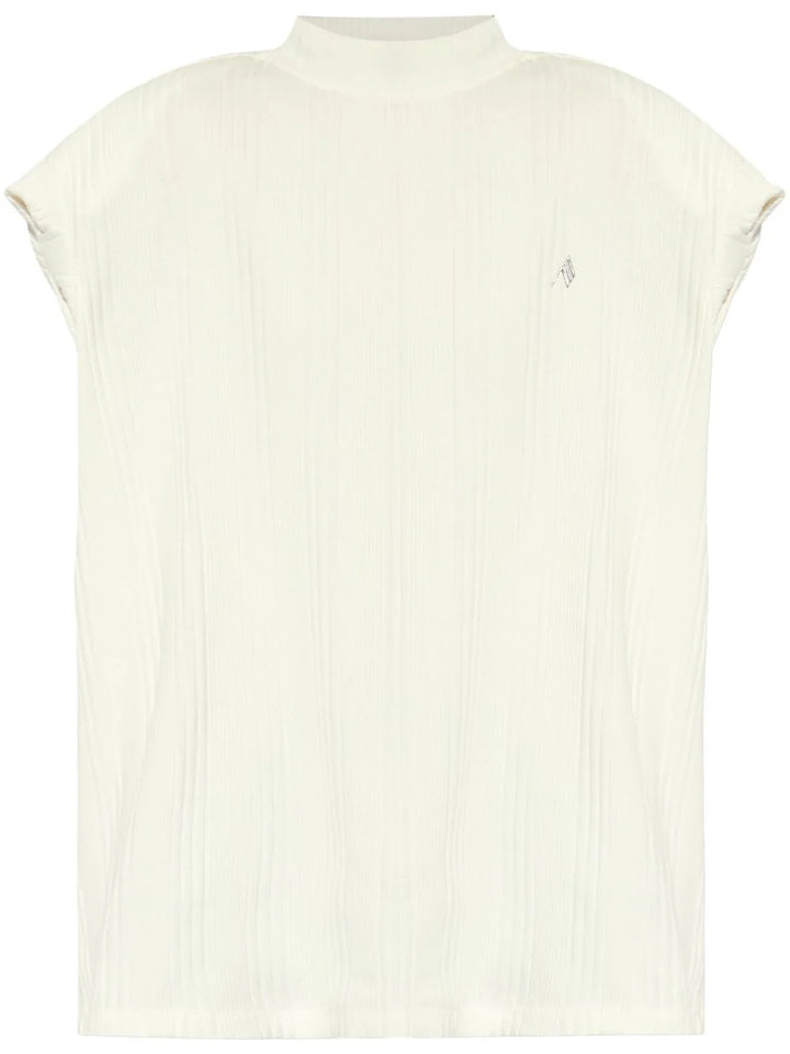 Ribbed top with embossed logo