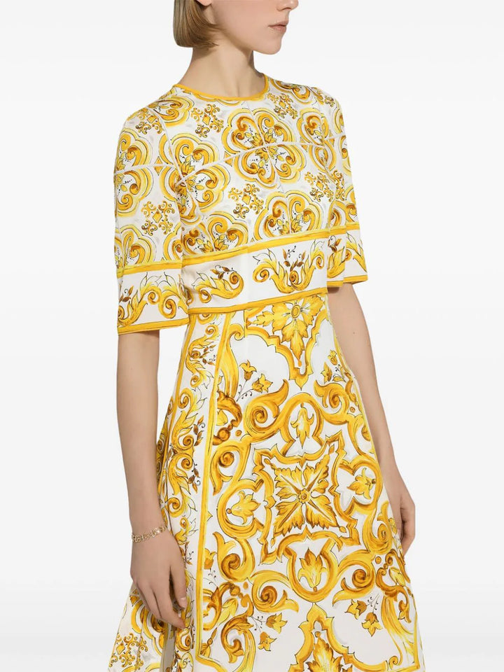 Dress with majolica print