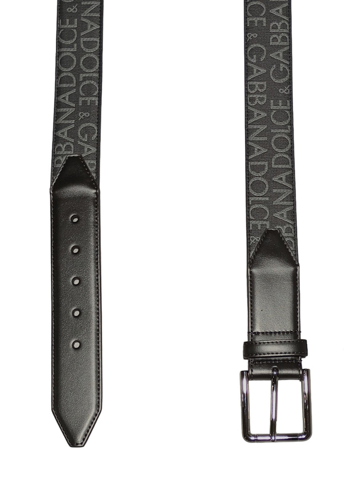 belt with buckle embroidered with logo