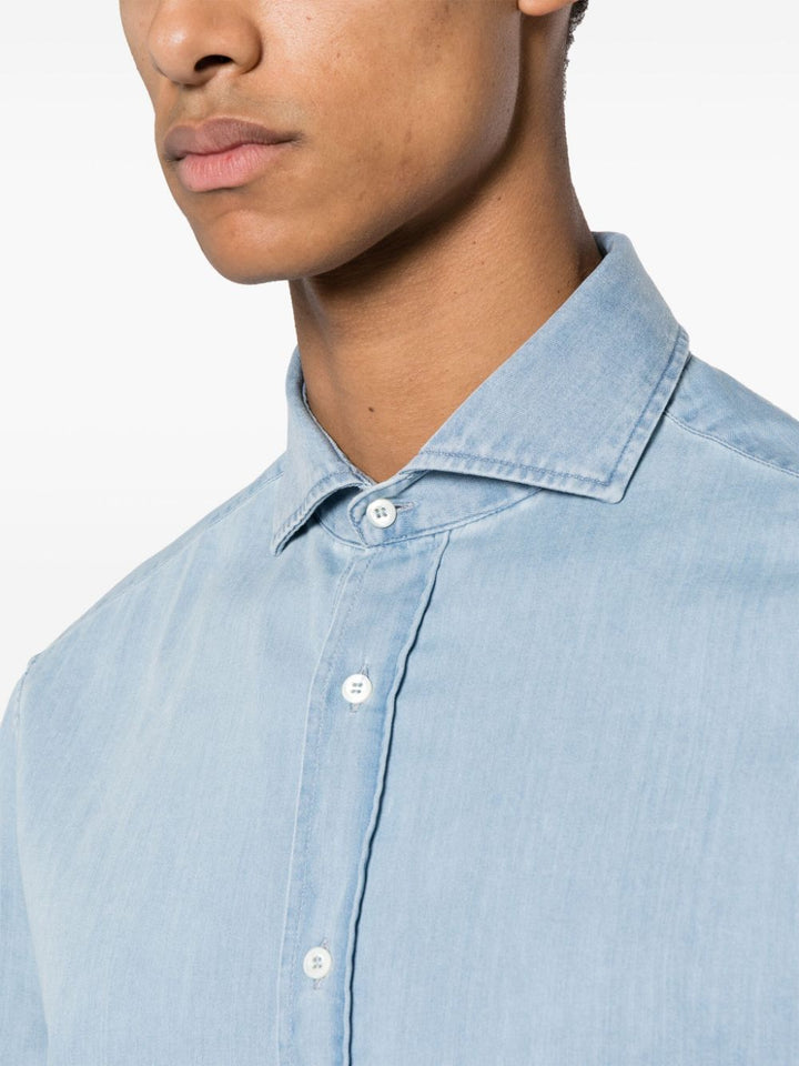 Shirt with wide collar