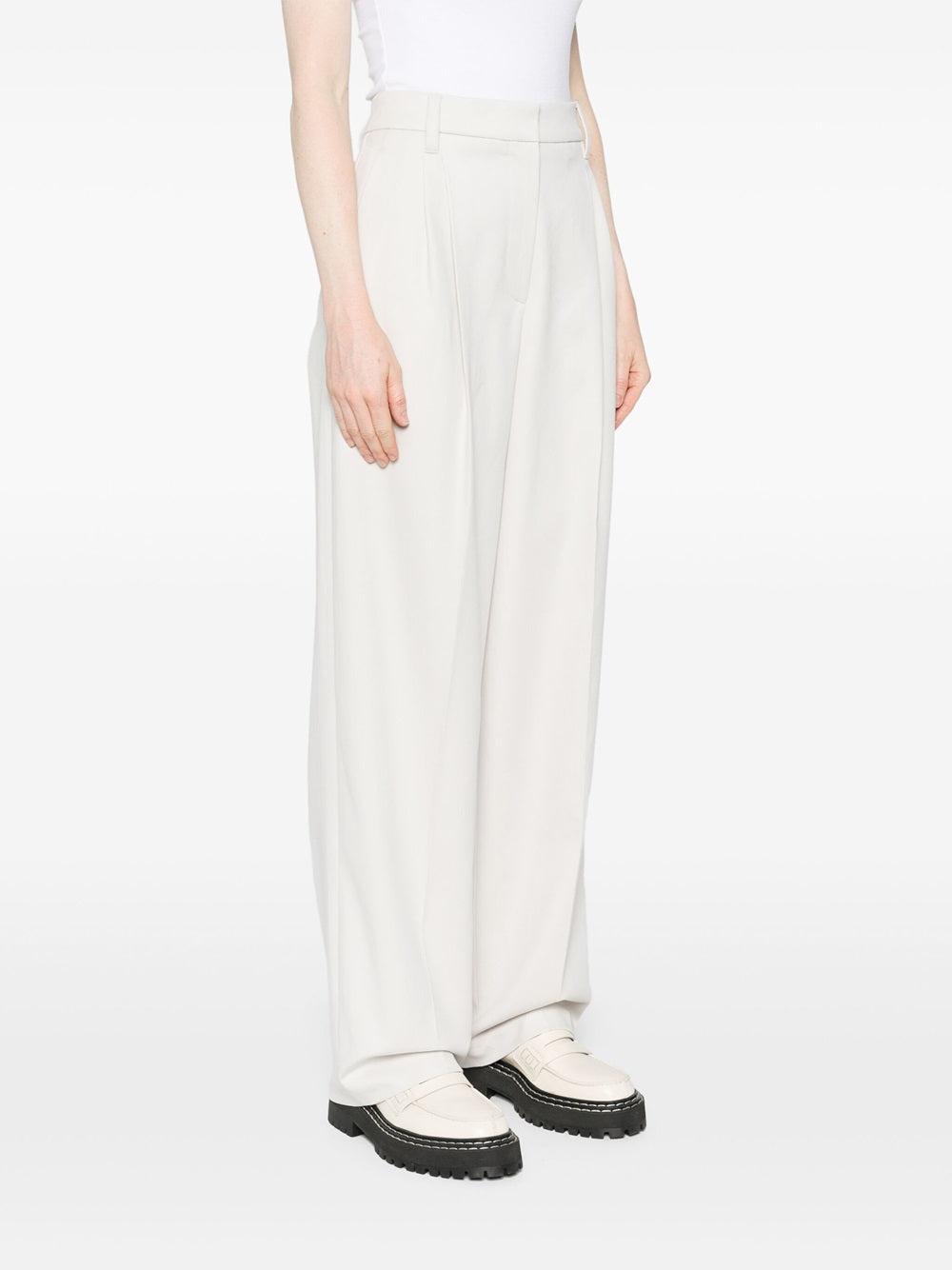 Straight trousers with pleats