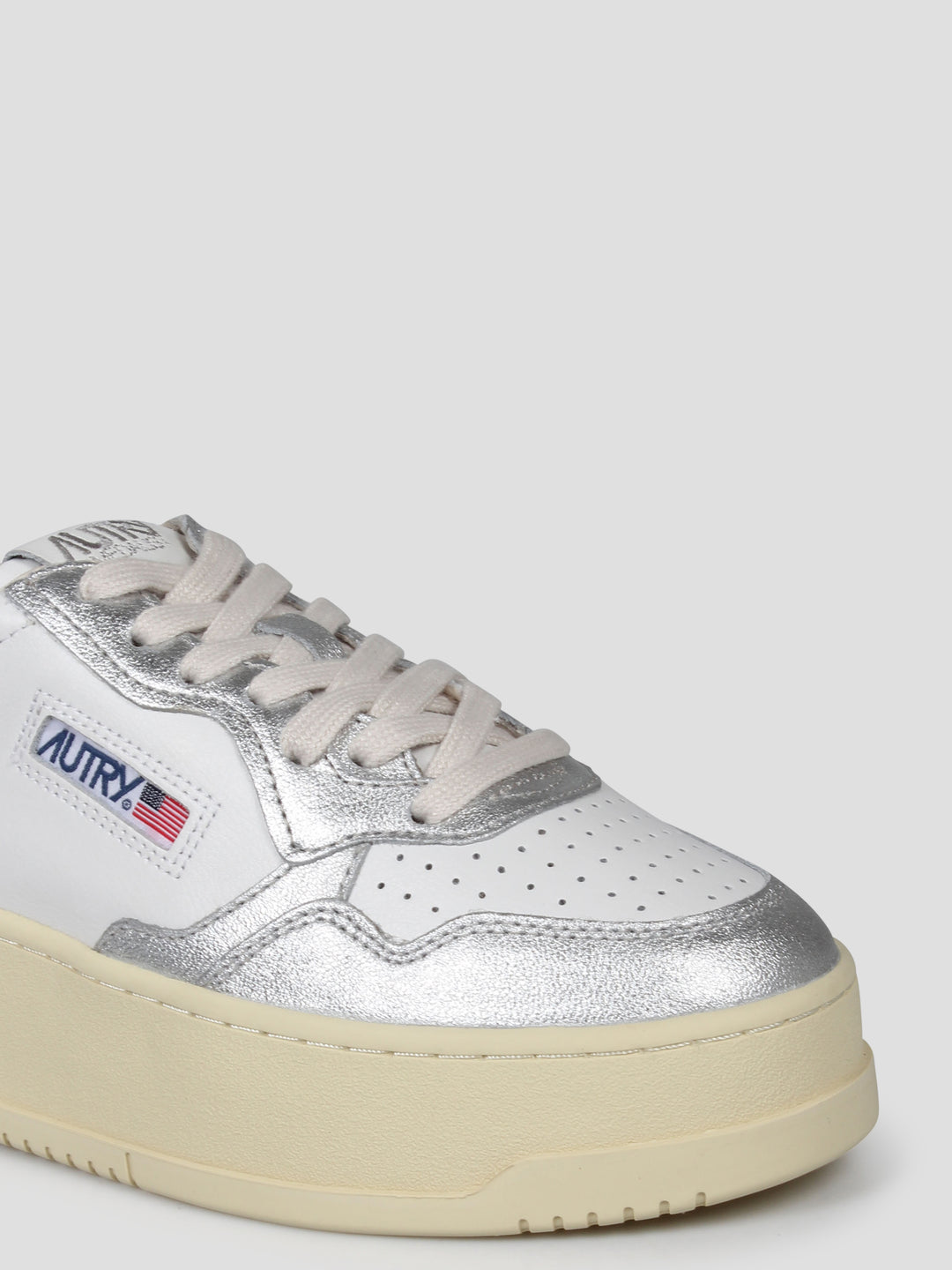 Medalist platform sneakers