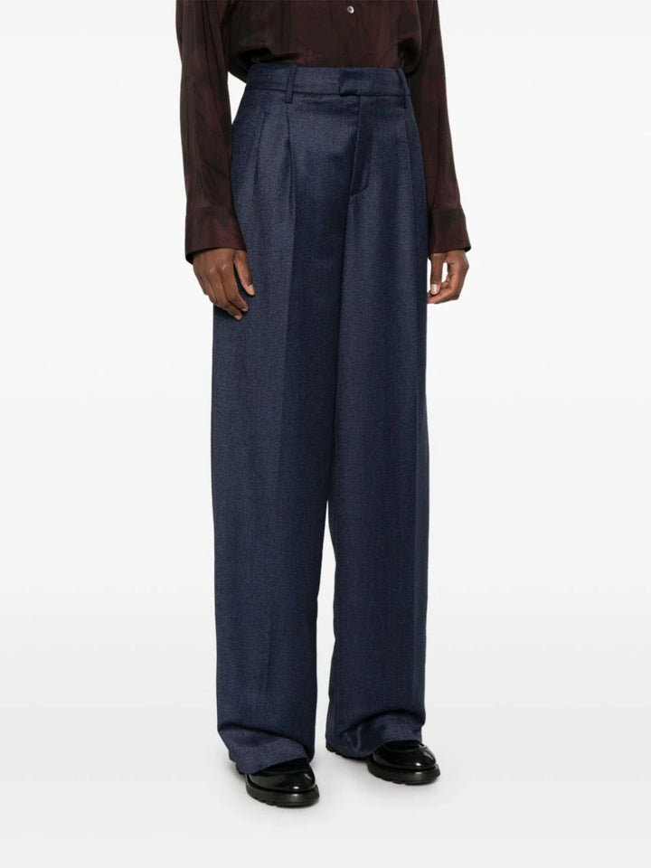 pleated trousers