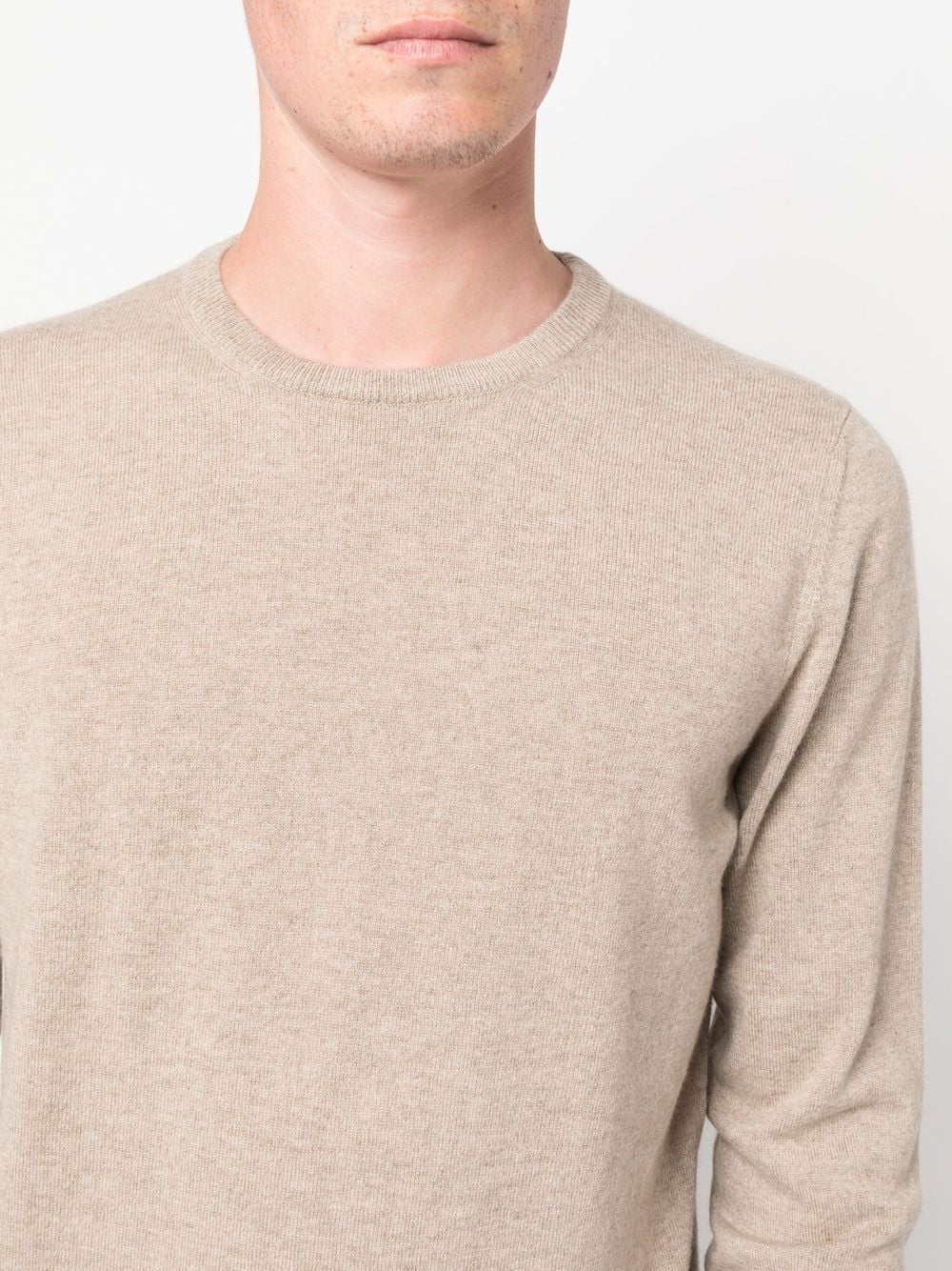 Round neck sweater