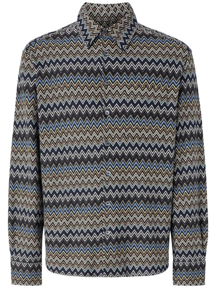 Shirt with zigzag pattern