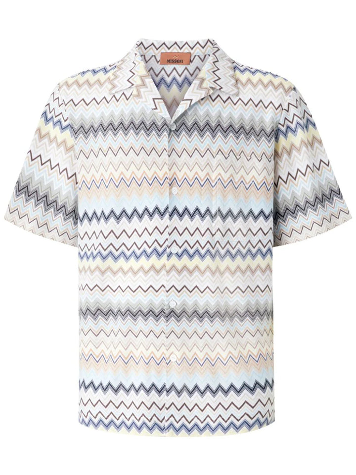 Shirt with zigzag pattern