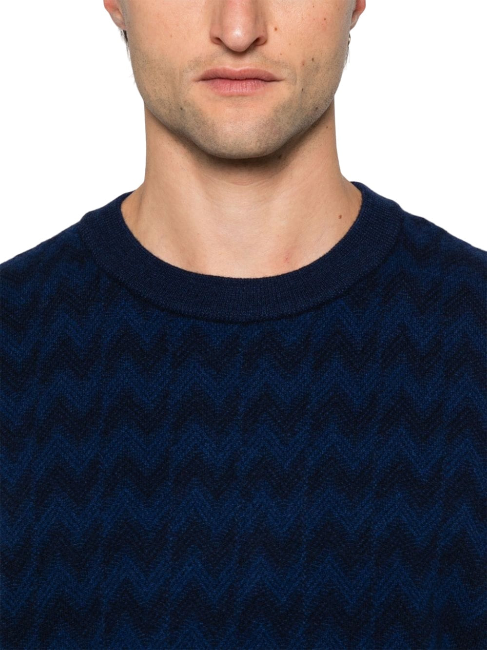 Crew-neck sweater with zigzag workmanship