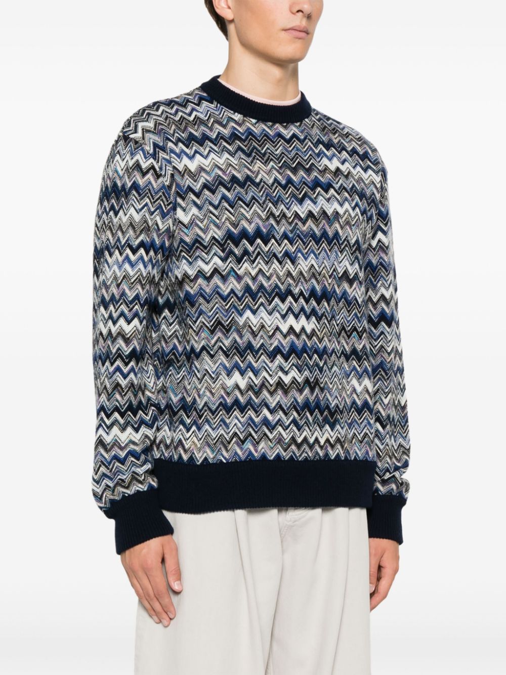 Sweater with zigzag pattern