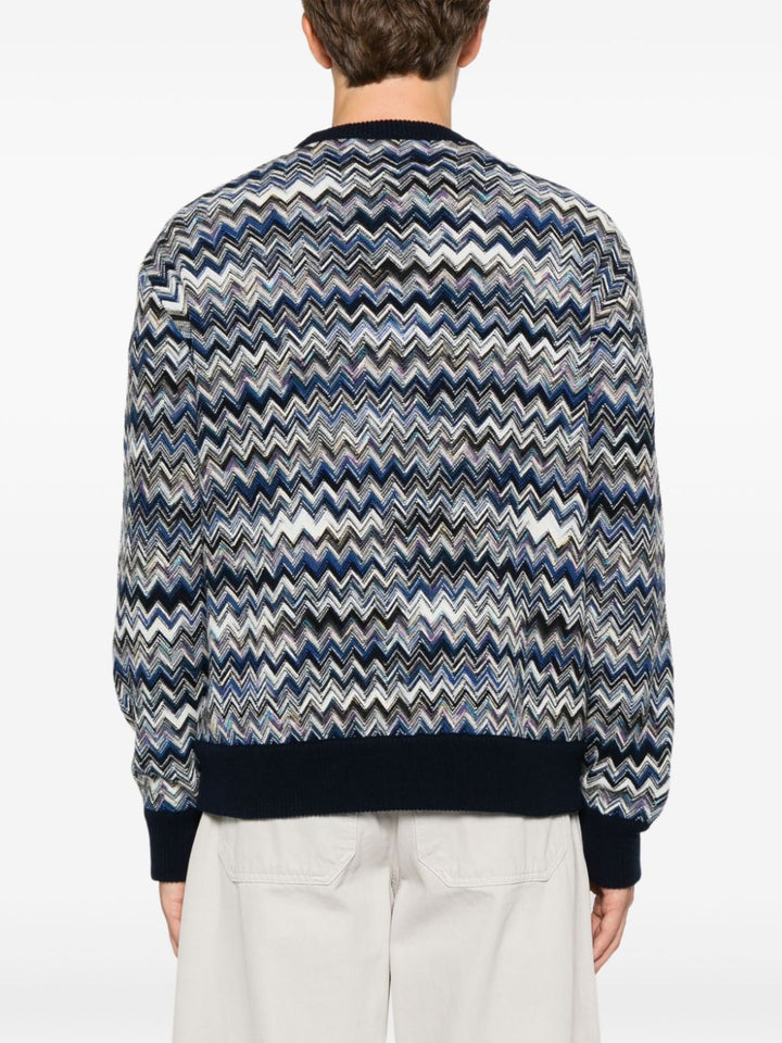 Sweater with zigzag pattern