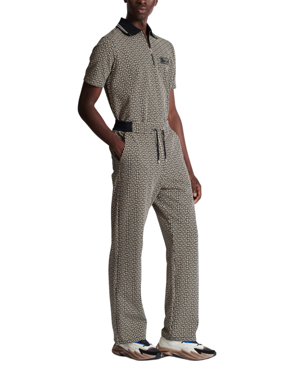 Sports trousers with drawstring