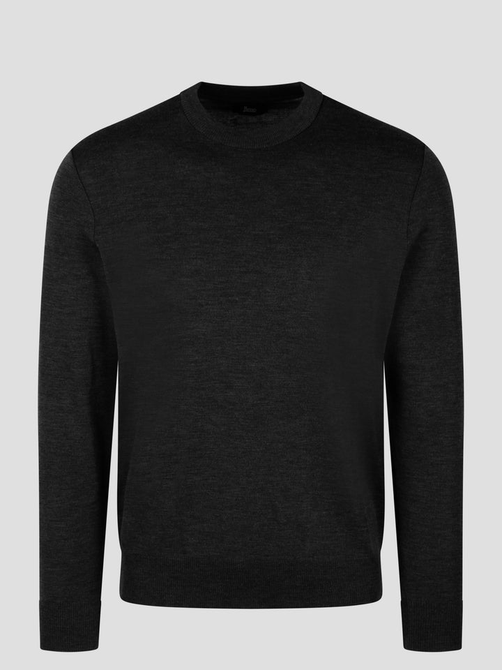 Round neck sweater