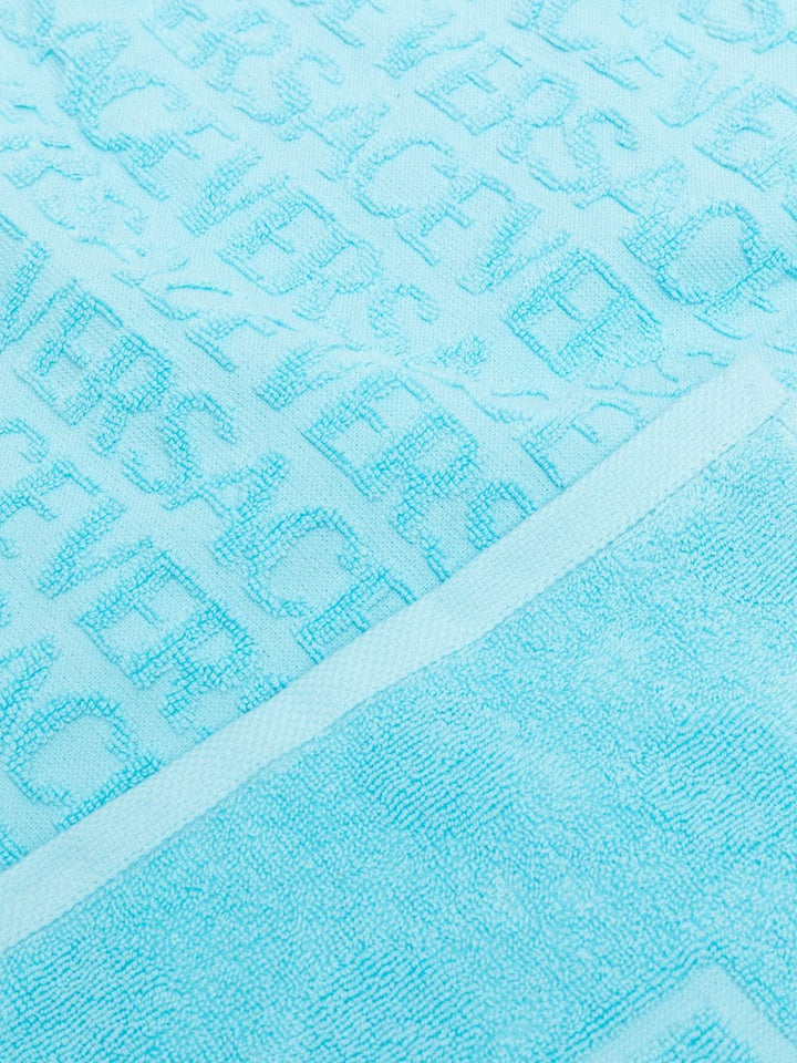 Towel with jacquard logo