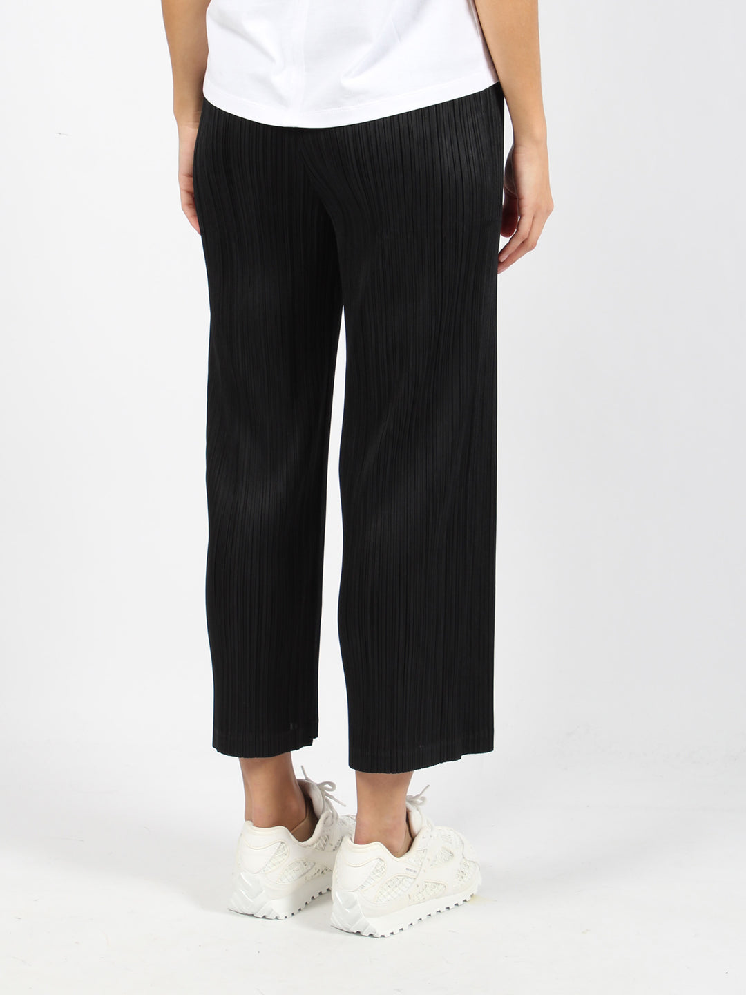 Pleated tight trousers