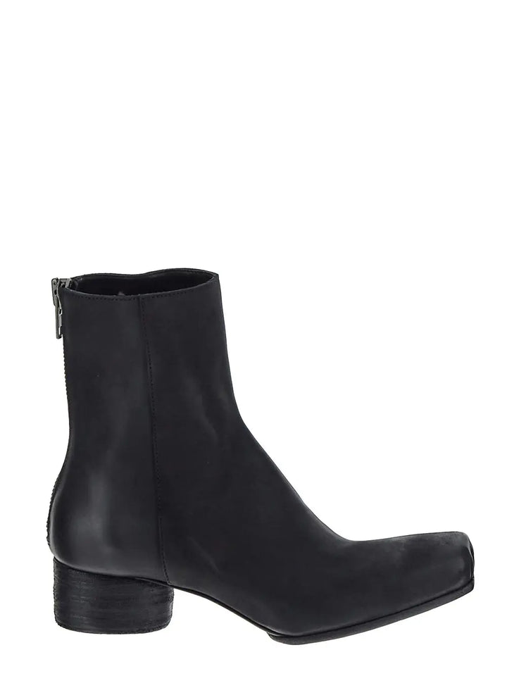 Ankle boots with zip